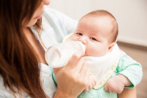 When to Ask Your Pediatrician About Your Baby&rsquo;s Feeding Schedule
